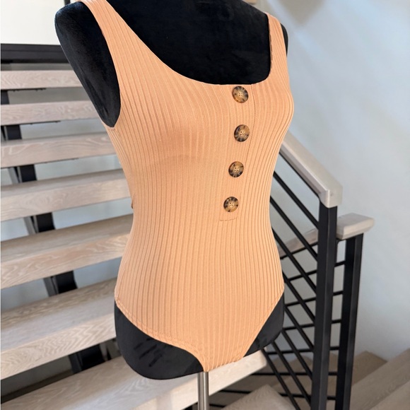 New Ribbed Tan Button-Front Bodysuit size XS - Picture 3 of 4